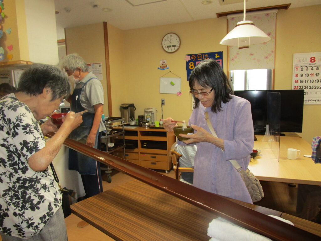 夏といえば流しそうめん 社会福祉法人やまなし勤労者福祉会
